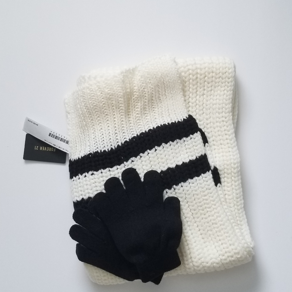 Forever 21 Cream & Black Scarf and Glove Set.